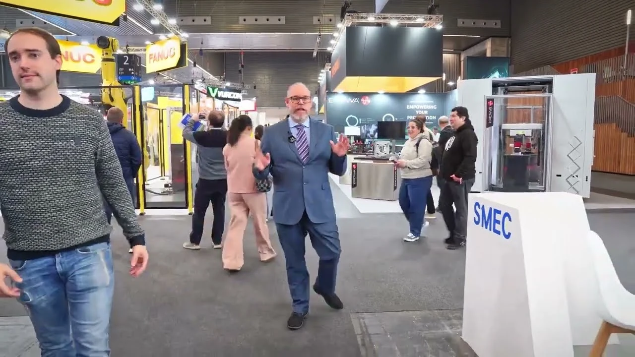 Enrique Vidal en una feria industrial, fotograma del vídeo sobre detección de necesidades
